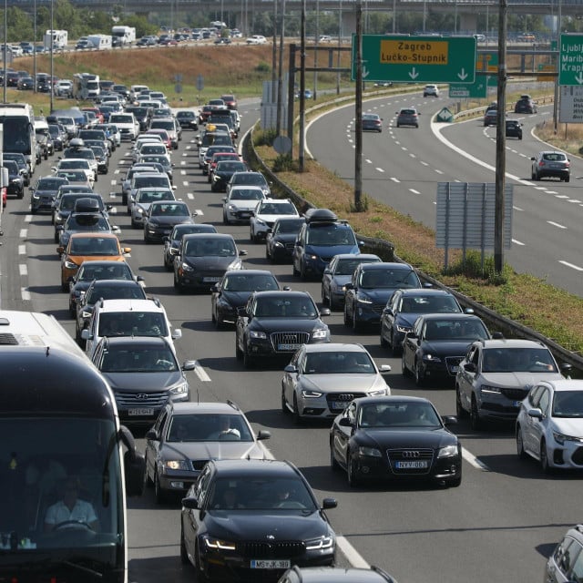 <p>&nbsp;Promet na autocesti A1 u ponedjeljak je potpuno stao nakon naplatne postaje Lučko u smjeru mora, gdje se kolona pomiče vrlo malo ili nimalo (ilustracija)&nbsp;</p>