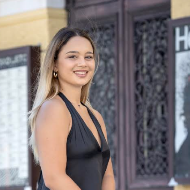 <p>Ana Bosančić ovog je ljeta upisala studij solo pjevanja na Muzičkoj akademiji u Zagrebu, a iza sebe već ima niz nastupa u opernim produkcijama HNK Split.</p>