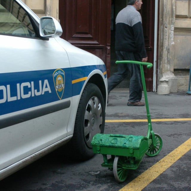 <p>Hvarski policajci su devetogodi&scaron;njaku&nbsp;oduzeli&nbsp;romobil (ilustracija)&nbsp;</p>