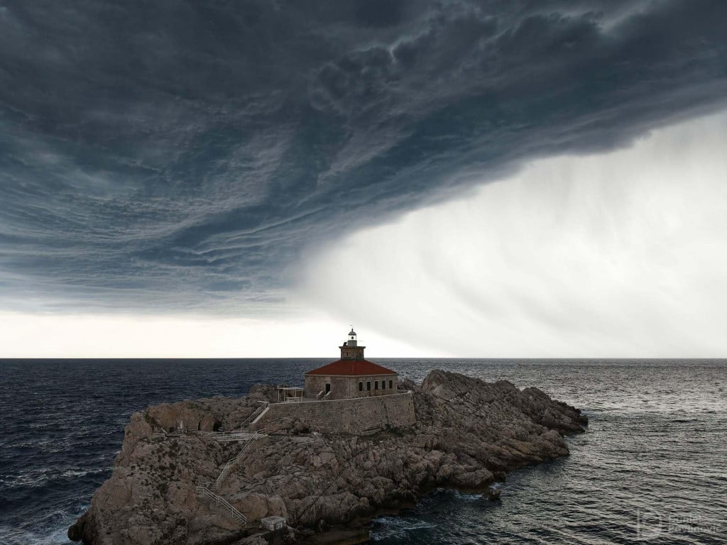 <p>Olujna ćelija cumulonimbusa koju je dronom zabilježio stormchaser Daniel Pavlinović</p>