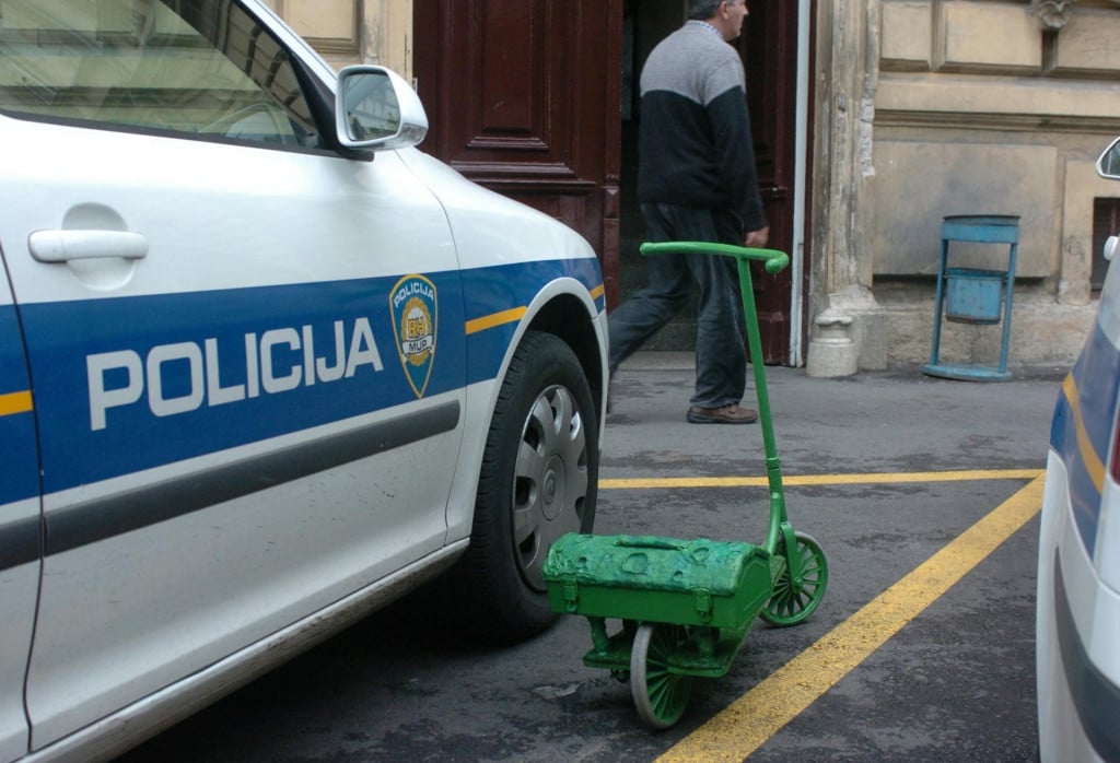 <p>Hvarski policajci su devetogodi&scaron;njaku&nbsp;oduzeli&nbsp;romobil (ilustracija)&nbsp;</p>