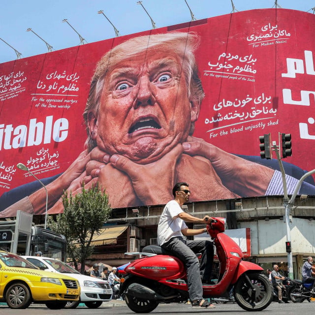 <p>Otkako ih je napao, Iran u Hormuzu &lsquo;drži za vrat&lsquo; američkog predsjednika Donalda Trumpa</p>