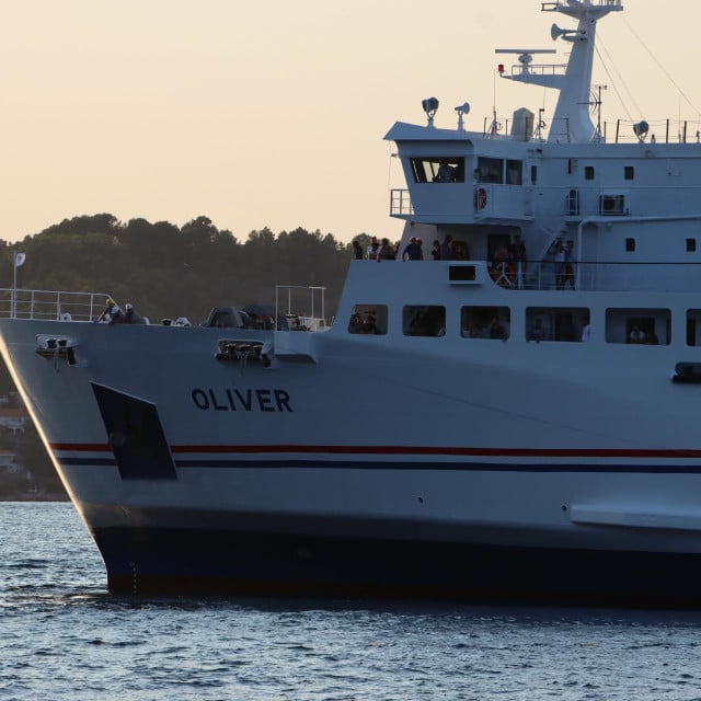 <p>Vela Luka, 250724.<br>
Jadrolinijin novi trajekt Oliver stigao u Velu Luku nakon jutrosnjeg kvara.<br>