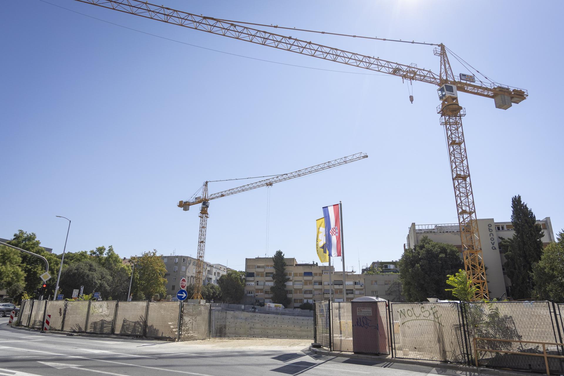Stanari očajni zbog buke sa Small Malla: ‘Vibracije nam tuku po mozgu‘; Državni inspektorat više od mjesec dana šuti