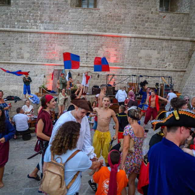 <p>Tradicionalna pučka festa Noć Porporele&nbsp; 16. srpnja ove godine</p>