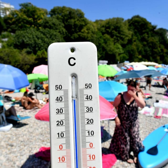 <p>Vi&scaron;e od 40 stupnjeva na gradskoj plaži u Rijeci u kolovozu lani&nbsp;</p>

<p>&nbsp;</p>