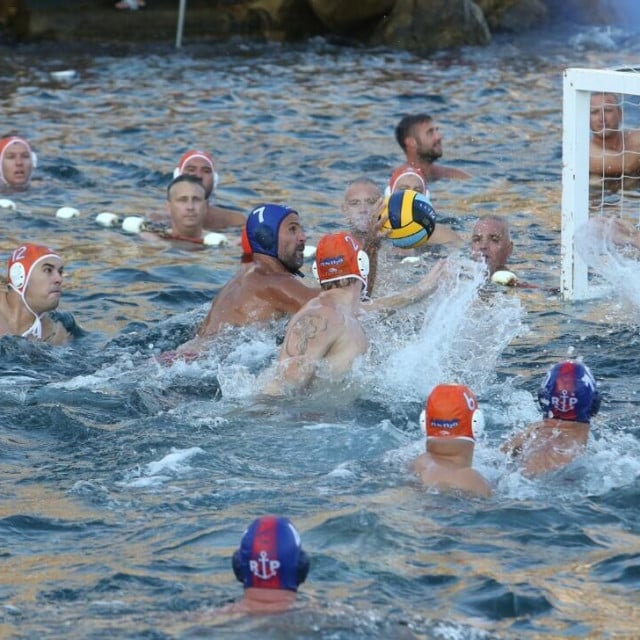 <p>Spu&scaron;ta se zastor na natjecanje po skupinama</p>