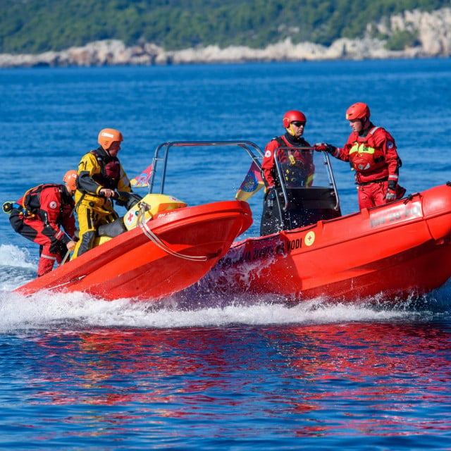 <p>Hidroskuter Rescue Runner dubrovačkog Crvenog križa</p>