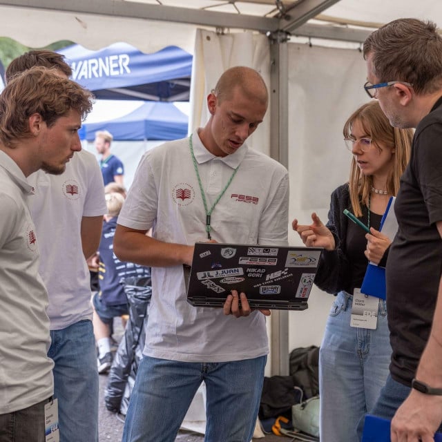 <p>Dubrovčanin Boris &Scaron;krabo vodi tim koji stvara električni pogon studentske jurilice za europsku Formulu Student</p>