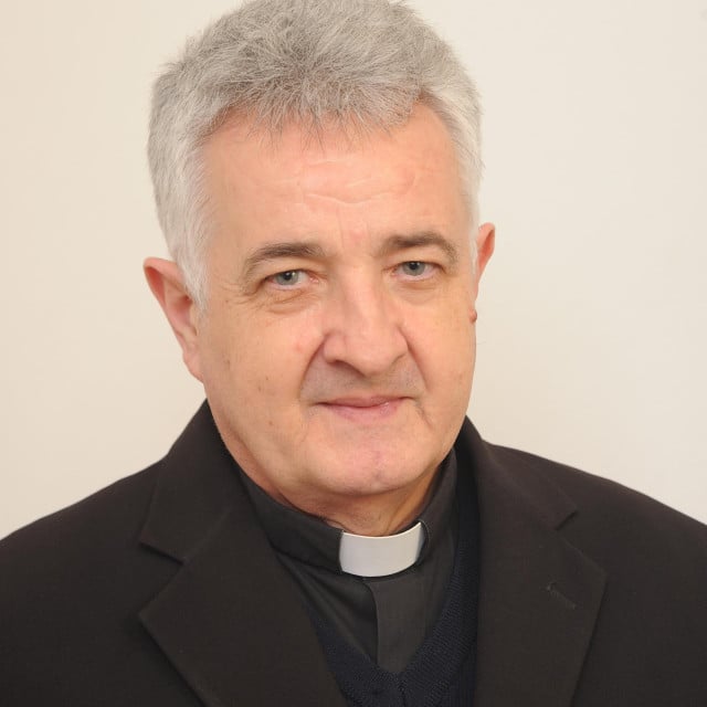 <p>prof. dr. sc. don Ivan Tadić</p>