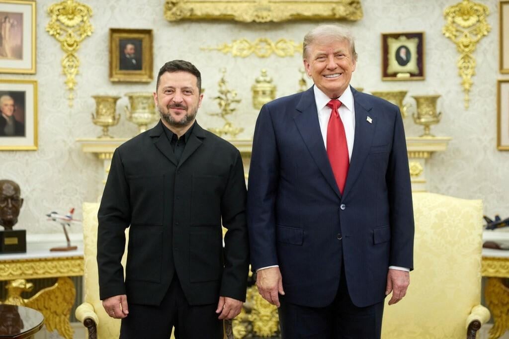 <p>Za razliku od iznimno napetog i mučnog susreta s Donaldom Trumpom<strong>&nbsp;</strong>početkom 2025. godine, Volodimir Zelenski je ovaj put&nbsp;Ovalni ured&nbsp;napustio u iznimno dobrom raspoloženju</p>