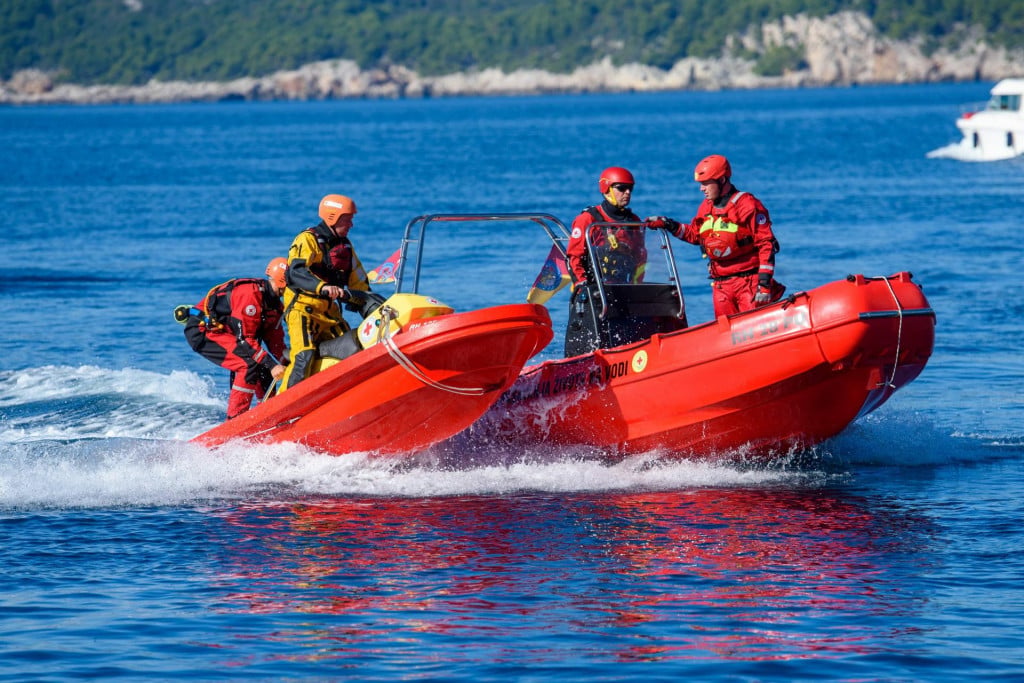 <p>Hidroskuter Rescue Runner dubrovačkog Crvenog križa</p>
