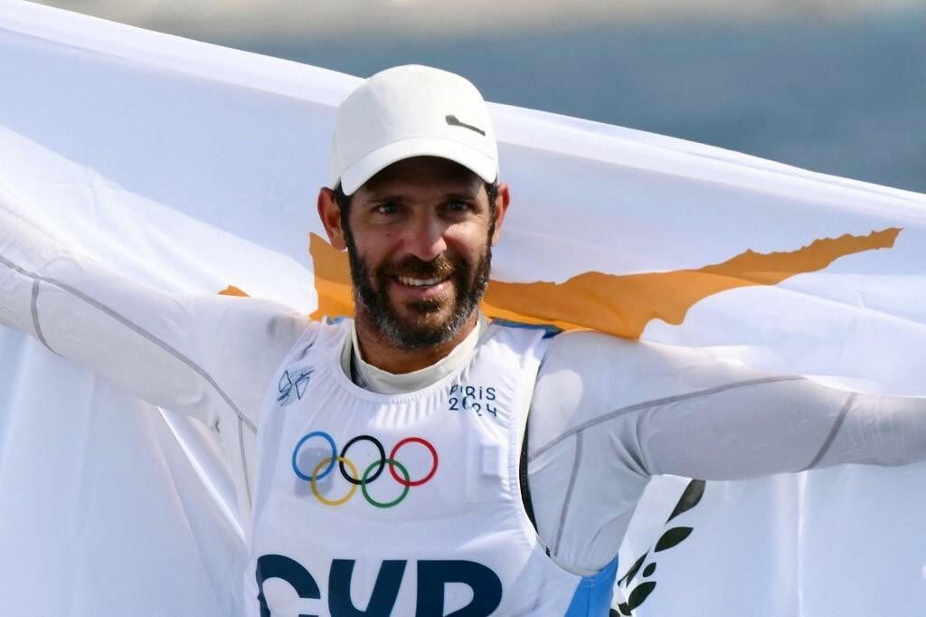<p>Pavlos Kontides nakon osvojenog srebra na OI u Parizu 2024. godine</p>