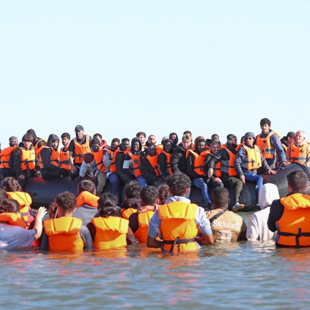 <p>Migrants board a smugglers&lsquo; boat in an attempt to cross the English Channel off the beach of Gravelines, northern France, on July 29, 2026. (Photo by Francois LO PRESTI/AFP)</p>