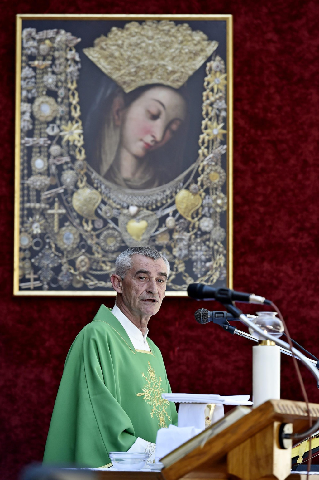 <p>Gvardijan Franjevačkog samostana fra Ante Čovo: &lsquo;Kuća je derutna, nemamo sredstava za njezinu obnovu, a nama je novac hitno potreban za obnovu krova na&scaron;e crkve&lsquo;</p>