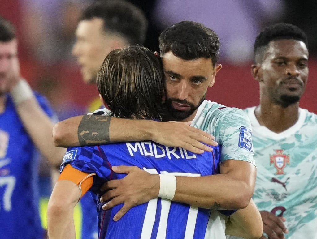 <p>Luka Modrić i Bruno Fernandes nakon &scaron;esnaestine finale Svjetskog prvenstva</p>