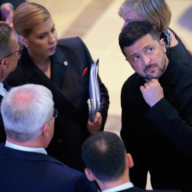 <p>Volodimir Zelenski na sto muka...&nbsp;</p>