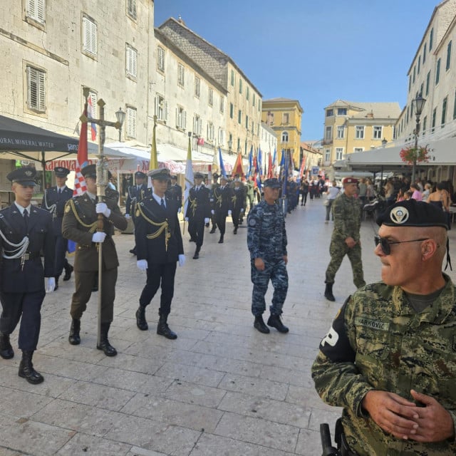 <p>Hodočasnici u procesiji</p>
