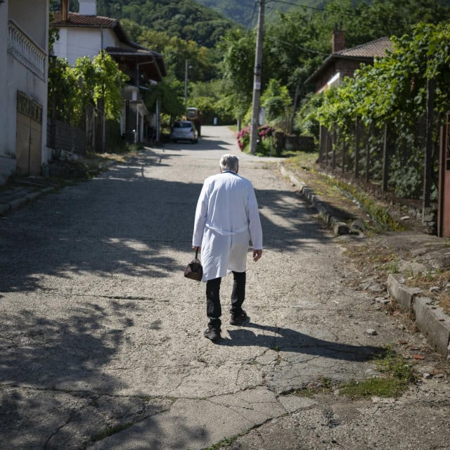 <p>Dr. Kirill Apostolov</p>