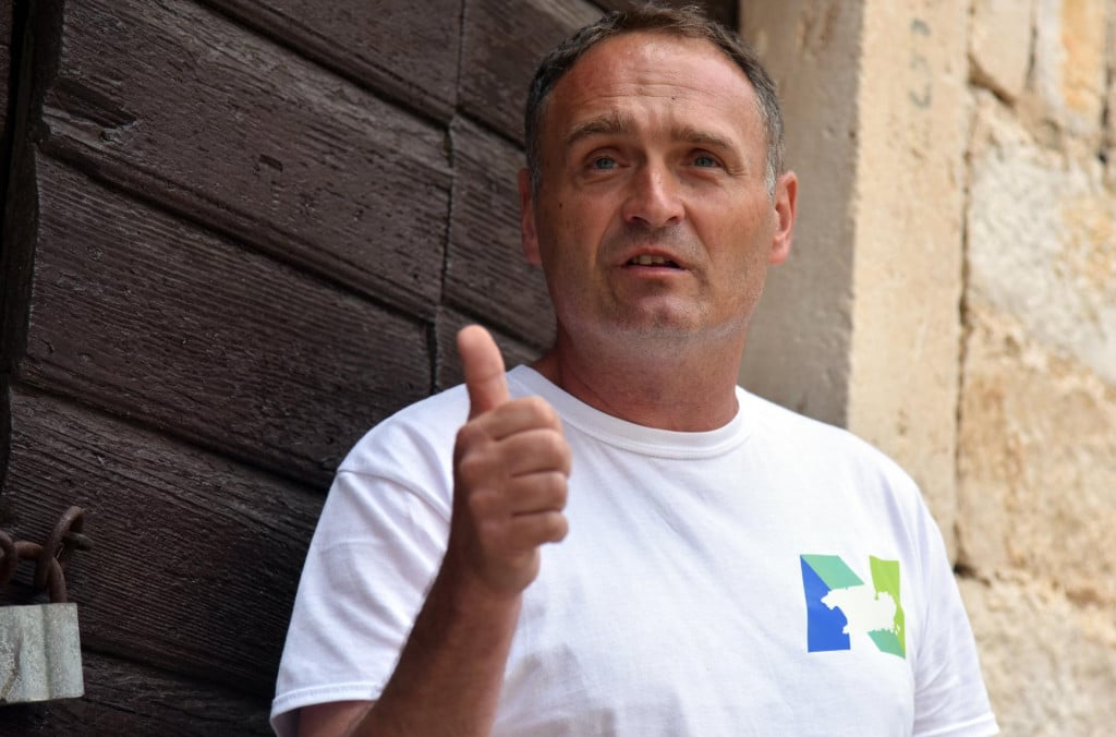 <p>Gradonačelnik Visa Hrvoje Mratinić</p>
