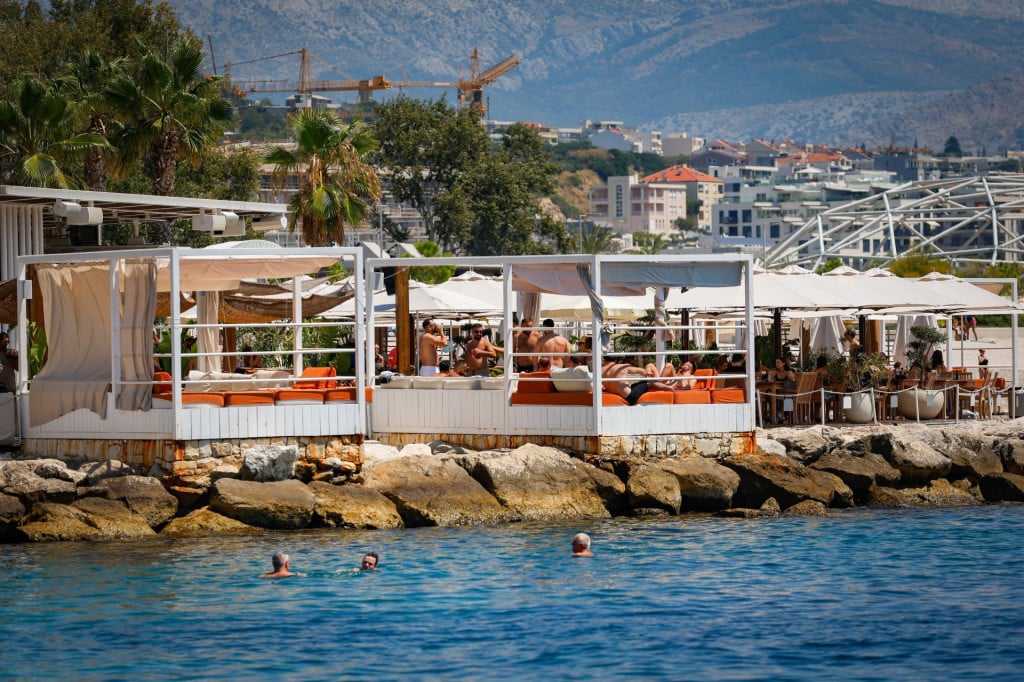 <p>Mistral Beach Club bar hotela &lsquo;Radisson Blue&lsquo; na Trsteniku<br>
<br>
&nbsp;</p>