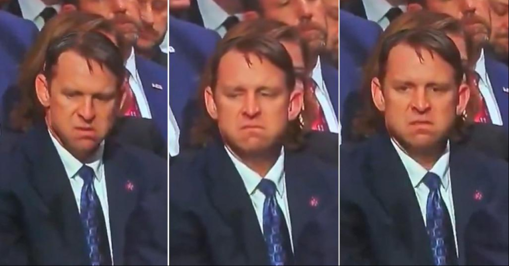 <p>Mu&scaron;karac živopisnog izraza lica koji je sjedio iza Trumpa<br>
&nbsp;</p>