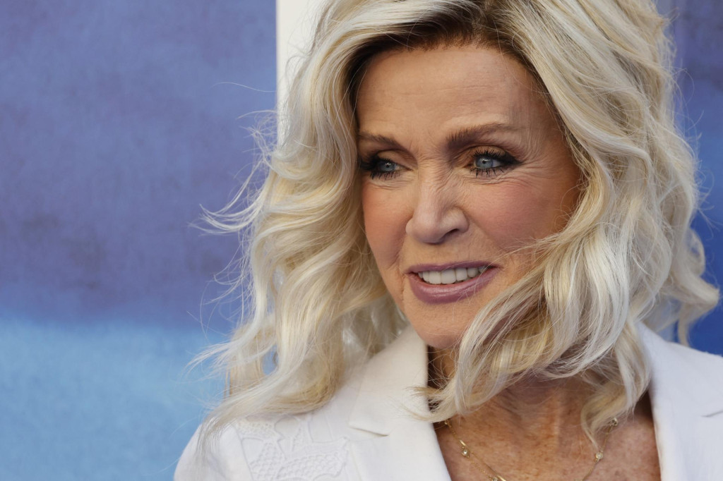 <p>Donna Mills</p>
