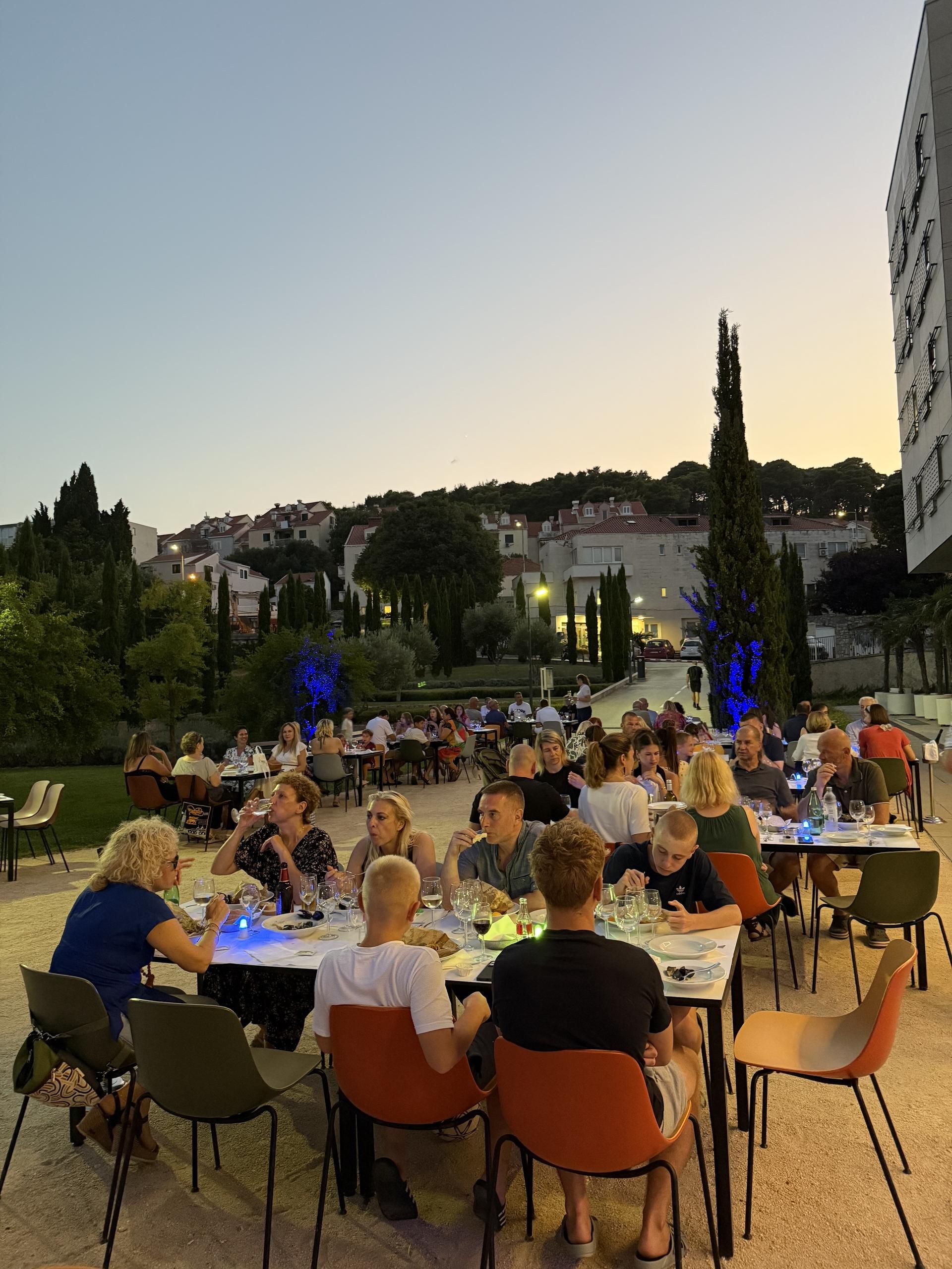 ‘Valovi okusa‘ ispred Studentskog centra Dubrovnik: Na jelovniku birani morski specijaliteti