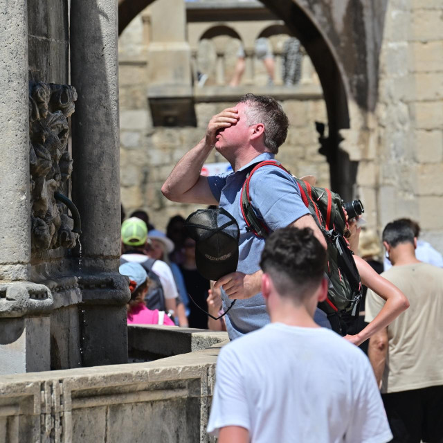 <p>Novi toplinski val pogodio je Dubrovnik i okolicu</p>