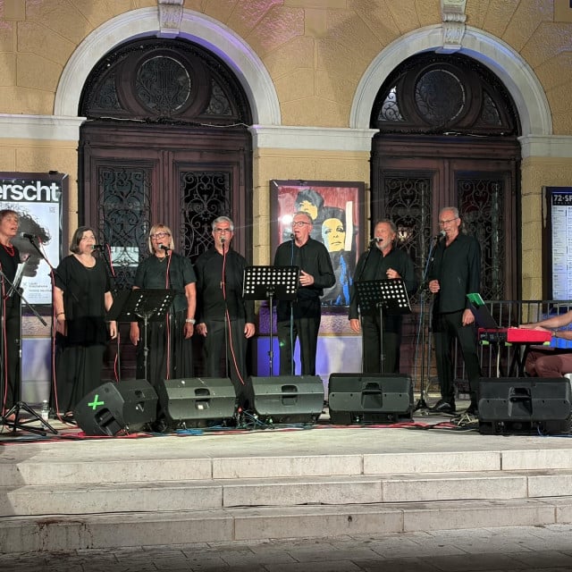 <p>Pod ravnanjem maestra Rajmira Kraljevića, a uz klavirsku pratnju Antonia Dragojevića, Terca je nastupila u sklopu Splitskih litnjih koluri 2026.</p>