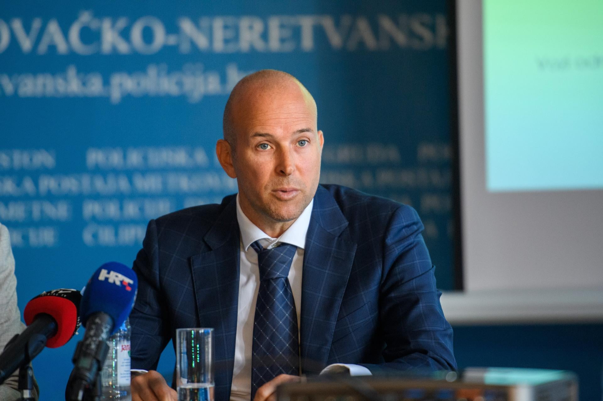 Počasni konzul Republike Albanije o prometnom kolapsu: ‘GPS je putnicima u četvrtak pokazao da je GP Karasovići najkraći put s najmanje gužve na granici....‘