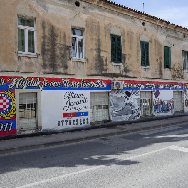 <p>Mural Mićunu Jovaniću u Ka&scaron;tel Gomilici</p>
