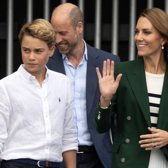 <p>Princ William i princeza Catherine&nbsp;u dru&scaron;tvu djece</p>