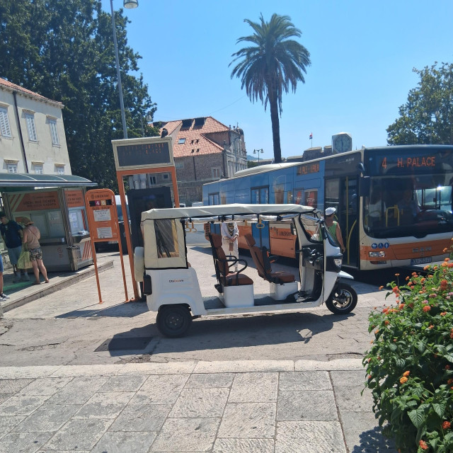<p>Tuk-tuk na Pilama. Je li mu mjesto tu, pita se čitatelj?</p>