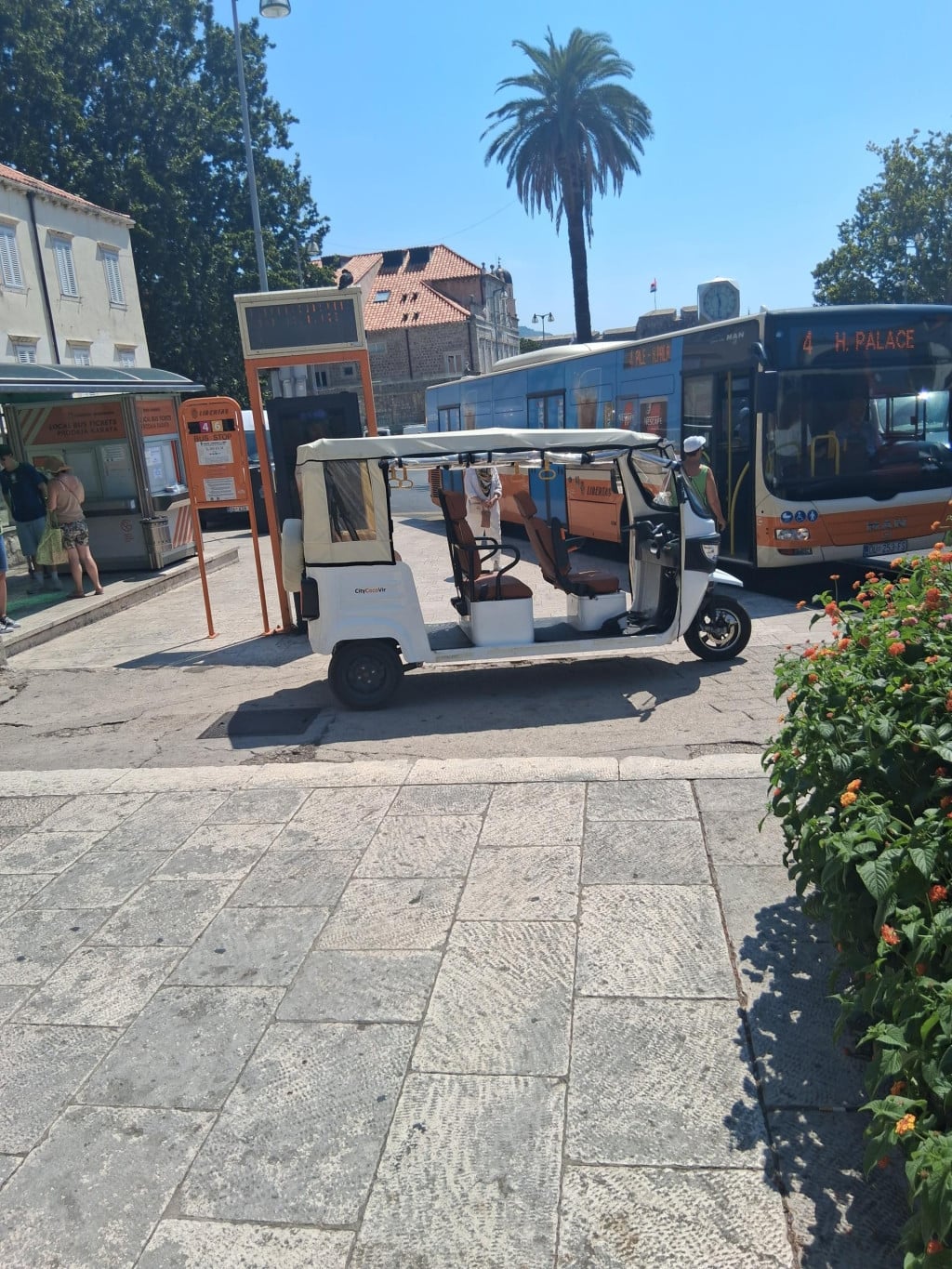 <p>Tuk-tuk na Pilama. Je li mu mjesto tu, pita se čitatelj?</p>