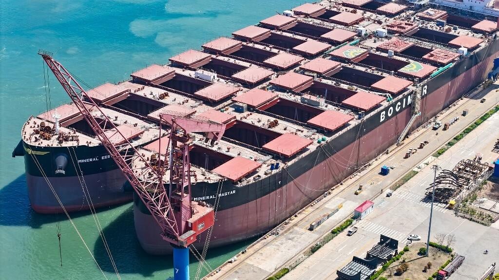 <p>Kina je u prvoj polovini godine držala 73,9 posto svjetskog trži&scaron;ta novih narudžbi, a isporučila je ne&scaron;to vi&scaron;e od polovine brodova na svjetskoj razini, točno 55,4 posto</p>