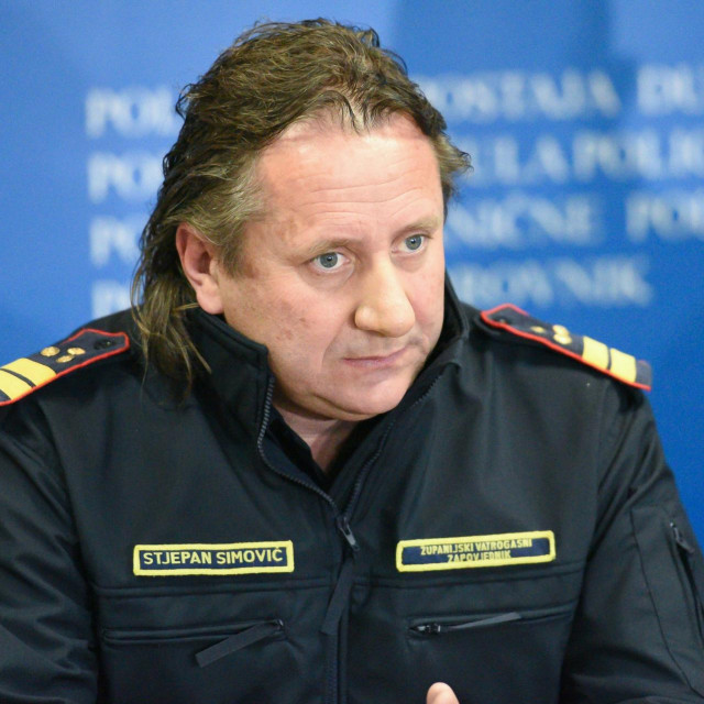<p>Zupanijski vatrogasni zapovjednik Stjepan Simovic<br>
&nbsp;</p>
