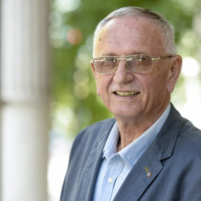 <p>Pavao Pavličić: Mi jedni drugima psujemo majku i od dragosti i simpatije, a da se i ne govori kakve sve funkcije i nijanse može na&scaron;a psovka imati</p>