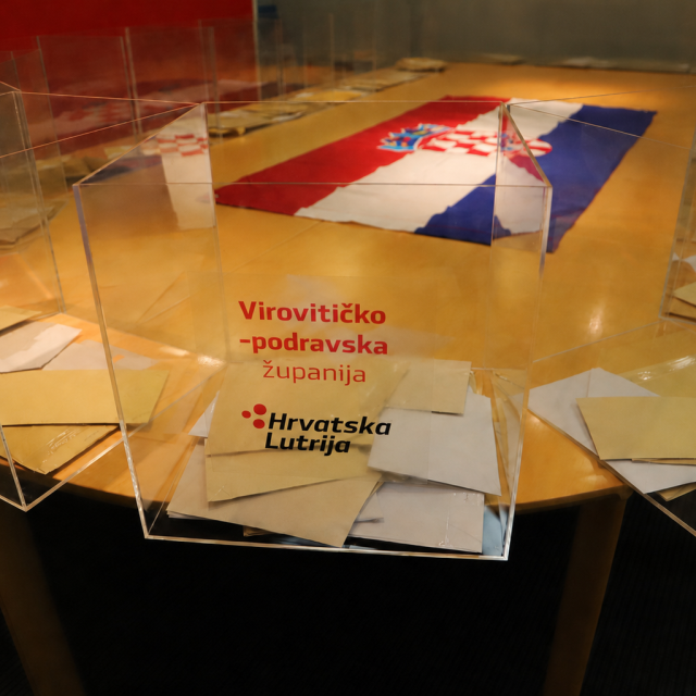 <p>Uoči Dana pobjede i domovinske zahvalnosti i Dana hrvatskih branitelja, Hrvatska Lutrija izvukla dobitnike natječaja</p>