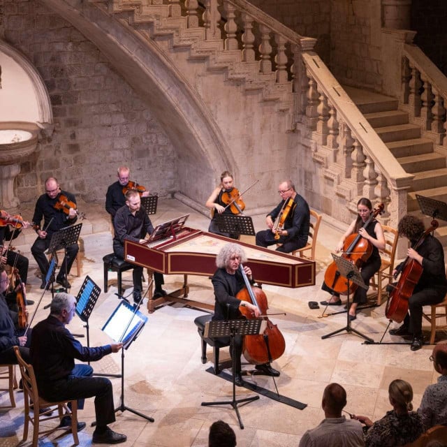 <p>Zagrebački solisti i violončelist Steven Isserlis</p>