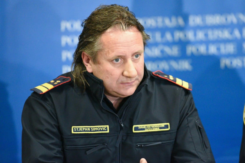 <p>Zupanijski vatrogasni zapovjednik Stjepan Simovic<br>
&nbsp;</p>