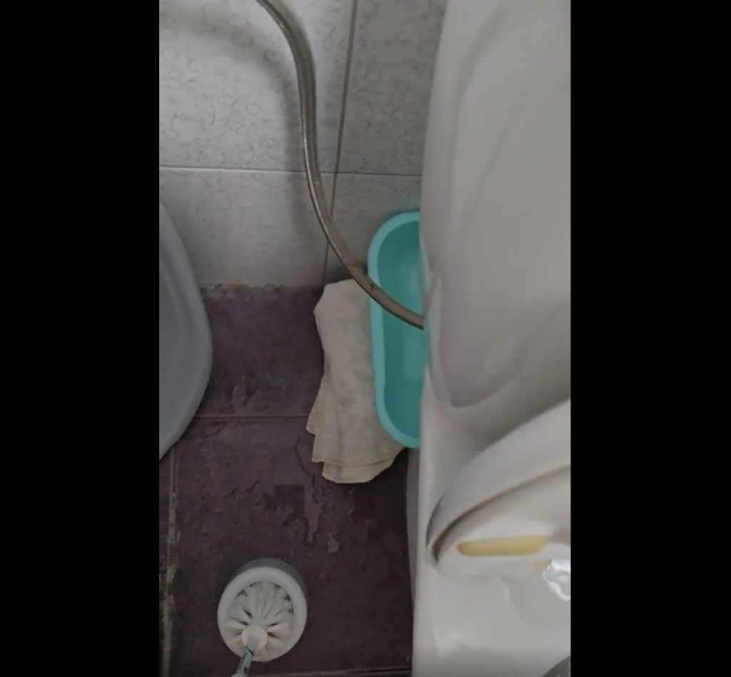 <p>Stanje s vodokotlićem u zadarskom apartmanu u kojem noćenje ko&scaron;ta 103 eura<br>
&nbsp;</p>