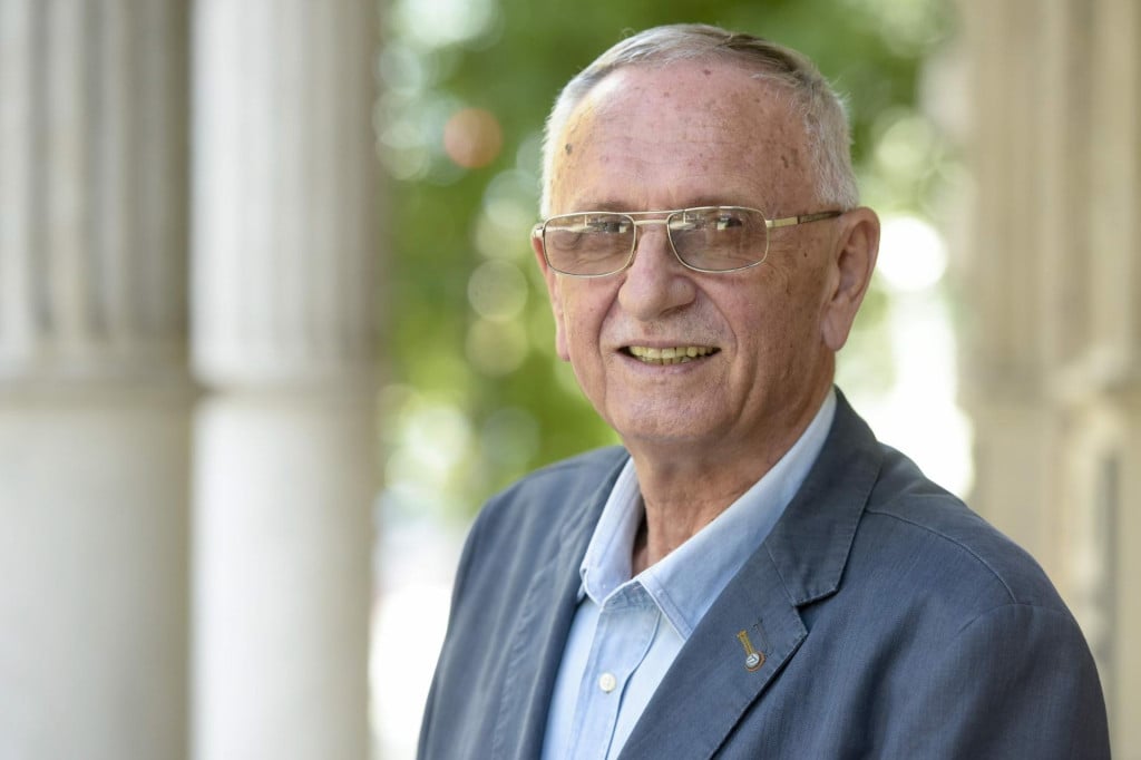 <p>Pavao Pavličić: Mi jedni drugima psujemo majku i od dragosti i simpatije, a da se i ne govori kakve sve funkcije i nijanse može na&scaron;a psovka imati</p>