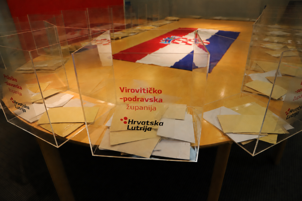 <p>Uoči Dana pobjede i domovinske zahvalnosti i Dana hrvatskih branitelja, Hrvatska Lutrija izvukla dobitnike natječaja</p>