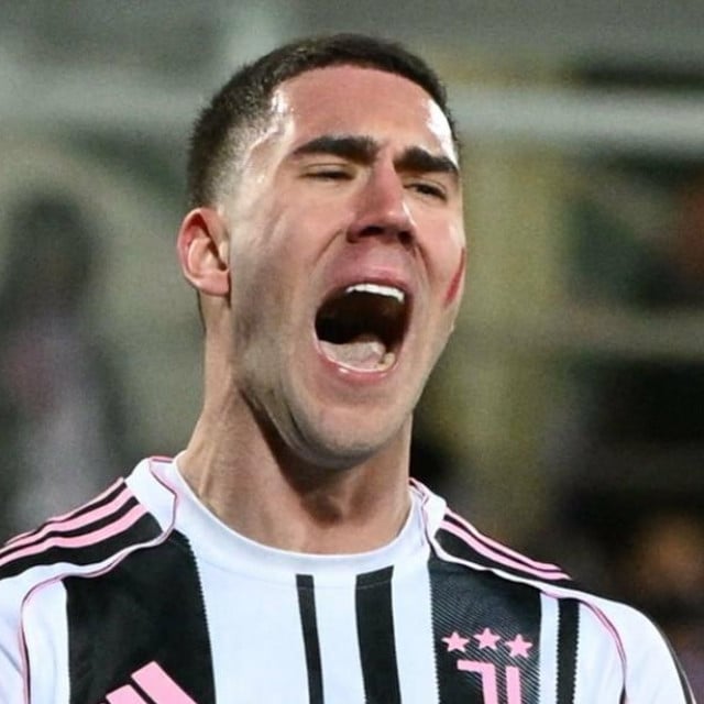 <p>Juventus� Serbian forward #09 Dusan Vlahovic reacts during the Italian Serie A football match between ACF Fiorentina and Juventus FC at Artemio Franchi stadium in Florence, on November 22, 2025. (Photo by Alberto PIZZOLI/AFP)</p>