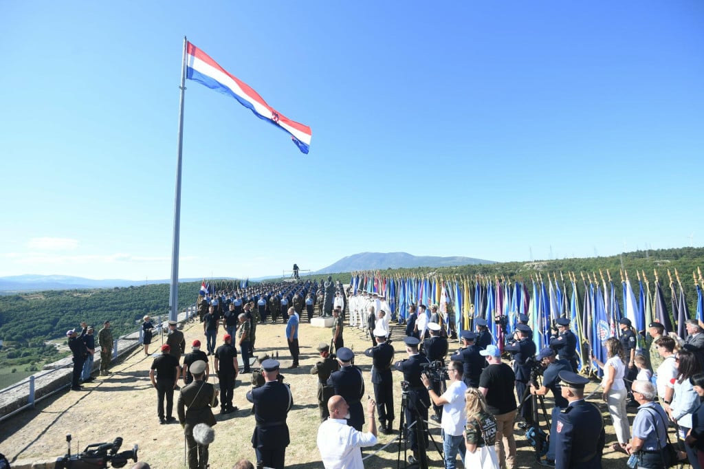 <p><br>
Obiljezavanja Dana pobjede i domovinske zahvalnosti, Dana hrvatskih branitelja i vojno-redarstvene operacije Oluja u Kninu</p>