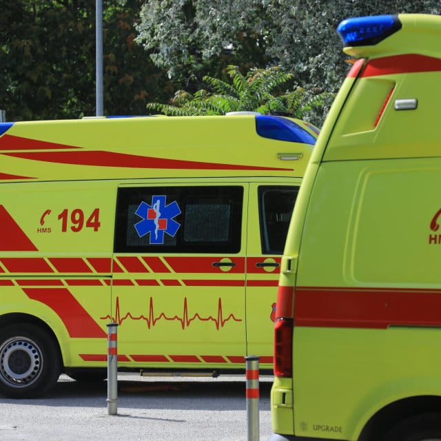 <p>Split, 140626.<br>
Pomorska nesreca u splitskom kanalu u kojoj su poginule cetiri osobe u sudaru katamarana i jedrilice.<br>
Na fotografiji: hitna pomoc.<br>