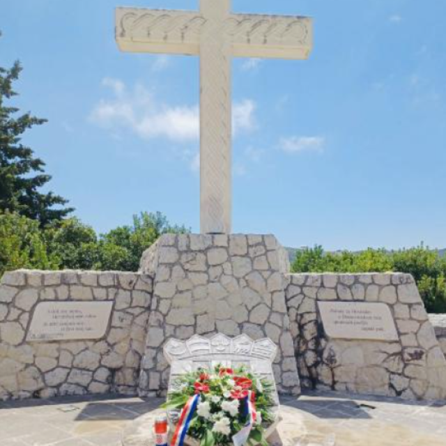 <p>Spoken obilježje u Mandaljeni</p>