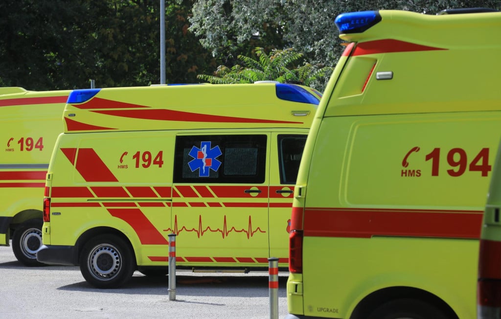 <p>Split, 140626.<br>
Pomorska nesreca u splitskom kanalu u kojoj su poginule cetiri osobe u sudaru katamarana i jedrilice.<br>
Na fotografiji: hitna pomoc.<br>
