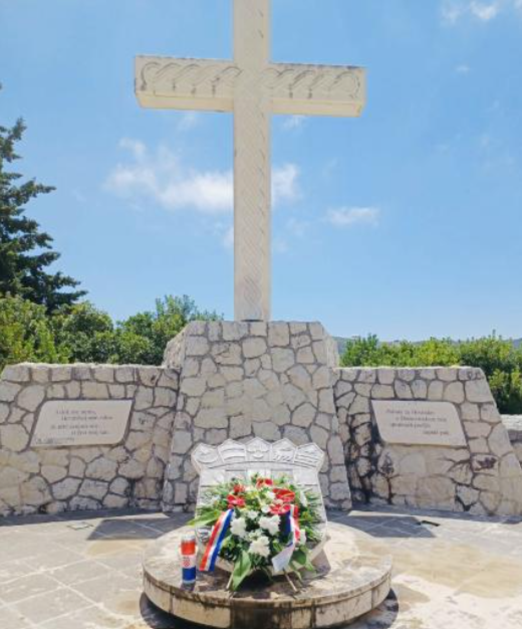 <p>Spoken obilježje u Mandaljeni</p>